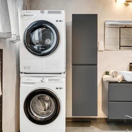 Northern Sky View With Free Parking Appartamento