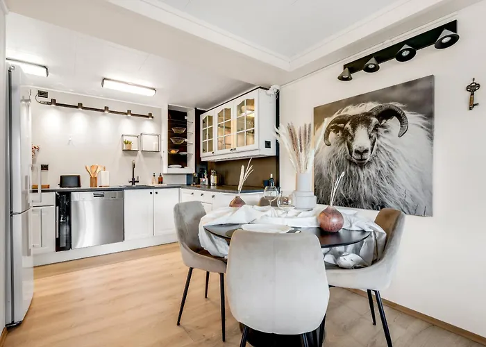 Northern Sky View With Free Parking *