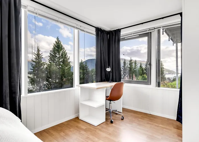 Northern Sky View With Free Parking