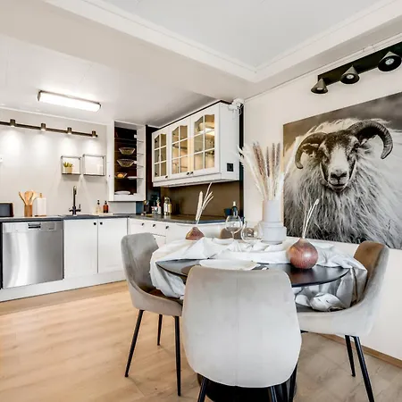 Northern Sky View With Free Parking *