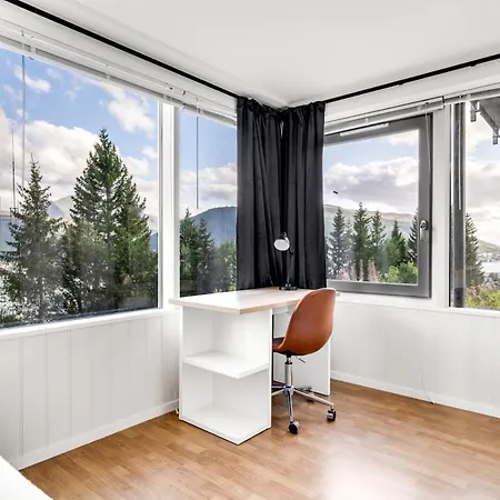 Northern Sky View With Free Parking